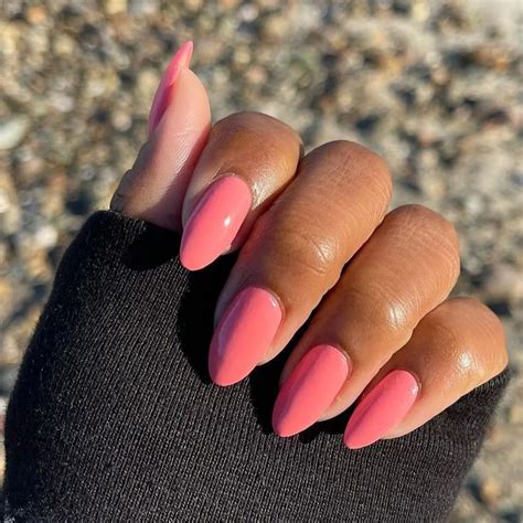 red nails on tan skin